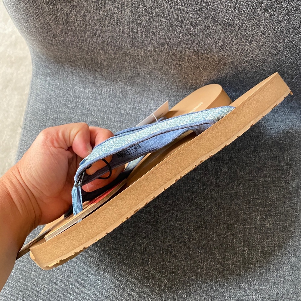 MINNETONKA Fabric Flip Flops - Picture 7 of 7